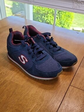 Skechers ☆ Blue Leather & Red Trim